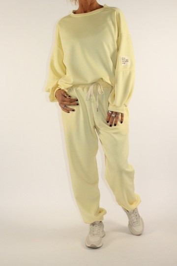 Comfy set kayle geel 2